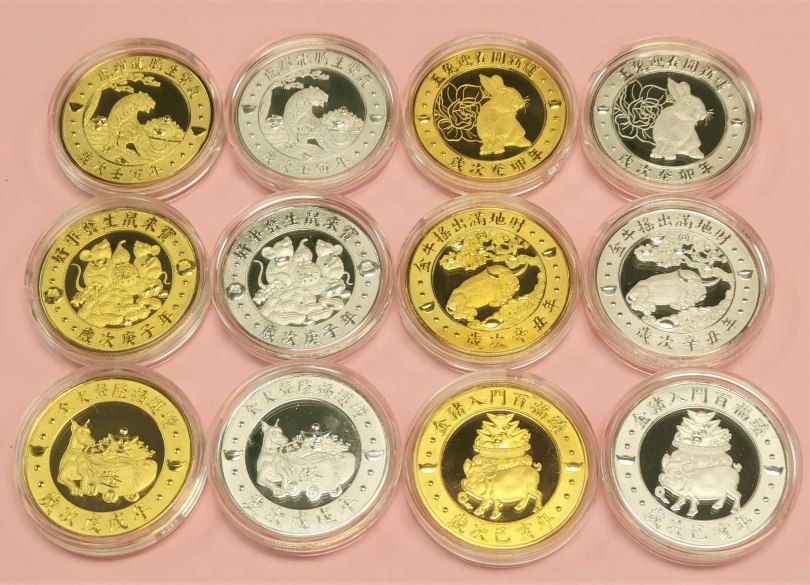 「舊錢母」12生肖越多越齊全，合起來的力量更大，12生肖齊全旺財化煞力量更大。（圖／楊登嵙提供）