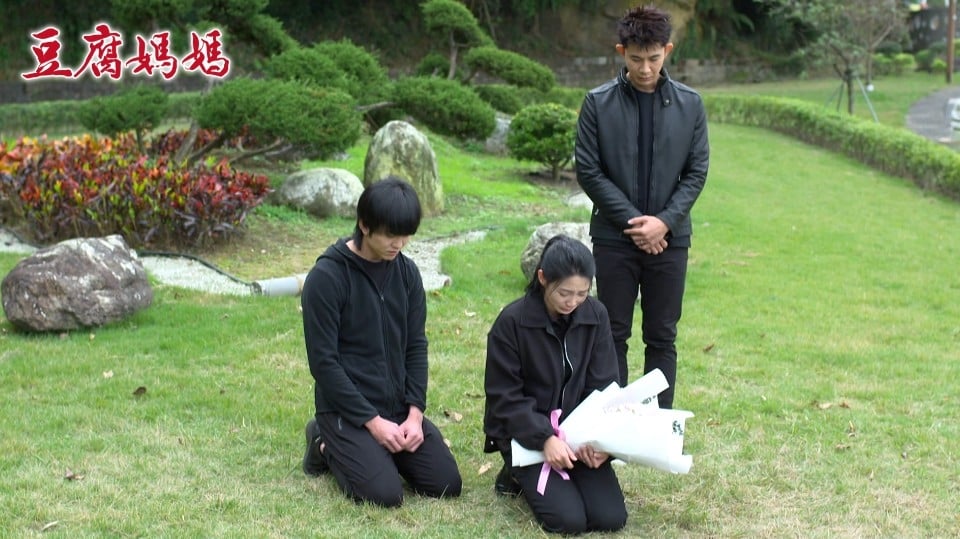 曾智希《豆腐媽媽》新婚隔日喪母！墓園「斷腸告別」網全看哭