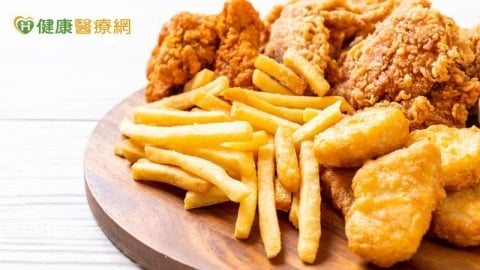 零食炸物「正餐化」!逾半學童周喝手搖飲 兒盟:台灣兒少肥胖率破三成