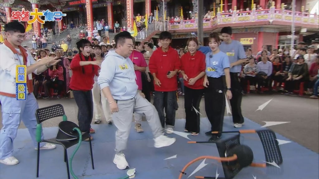 《綜藝大集合》董至成暴打胡瓜又踹椅！直擊「失控行為」觀眾全嚇傻