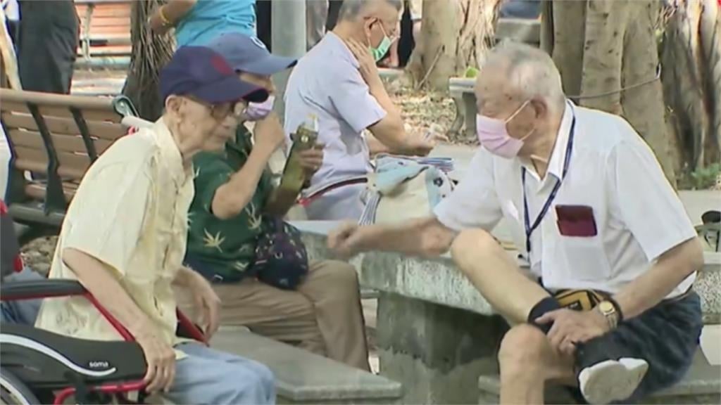 高雄出生率創新低「死亡數翻1倍」…「少子+高齡雙壓」市府祭出對策救婚育！