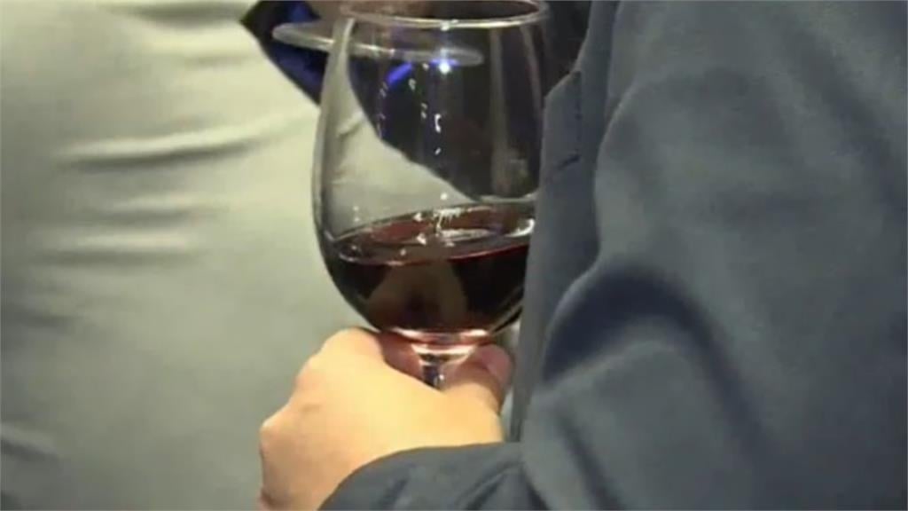 53歲男輕忽「嘴破3個月沒好」竟罹口腔癌！醫示警：超過2週未癒即是警訊