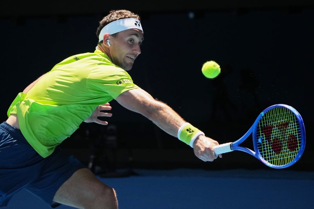 澳網(影)／費德勒退休三年身手依舊！擊敗世界第12名將再度征服墨爾本球場