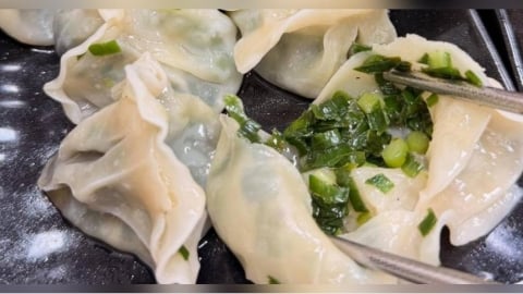 韭菜水餃沒有肉！1顆7元他踩雷喊「去搶比較快」　店家：有肉會標示