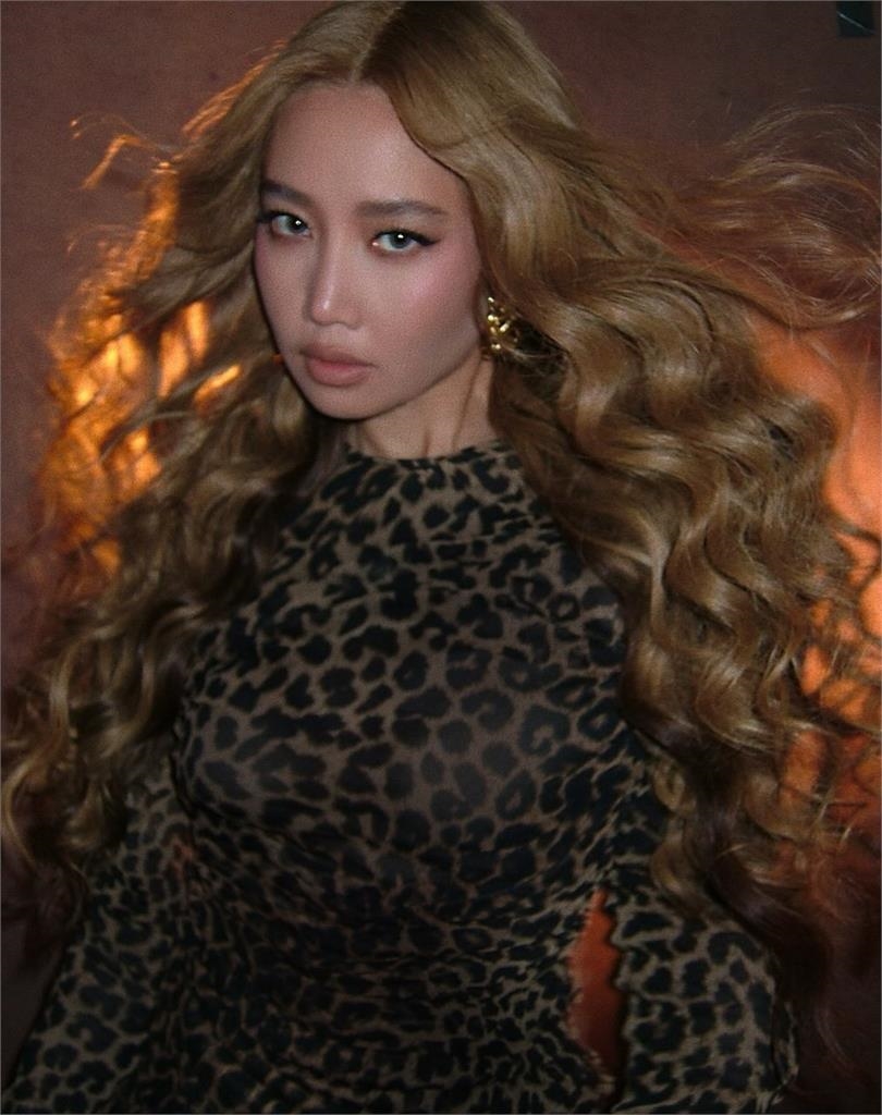 華碩尾牙「A-Lin名字被拼錯」天后神反應曝！動力火車被改「4字」全場笑翻