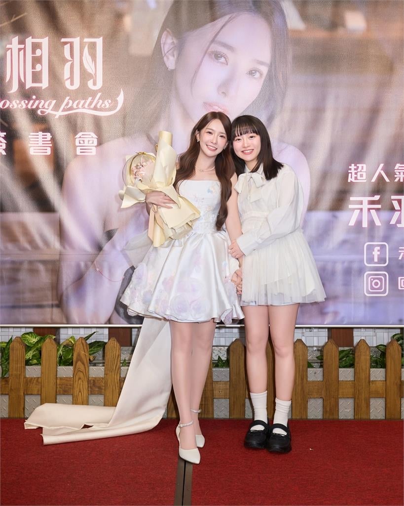 啦啦隊(圖多)／富邦女神簽書見面會爆滿！王齊麟愛妻十元挺孕肚力挺還送這浮誇好禮