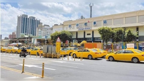 一出中壢車站像到東南亞？滿街外文與異國小吃　YouTuber驚呼像出國