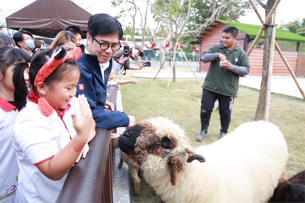 快新聞／大小朋友引頸期盼！「超人力霸王」提燈何時發？陳其邁給答案