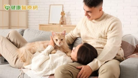 回家有毛孩迎接幸福感爆棚！英研究揭：養貓狗快樂就像年領300萬