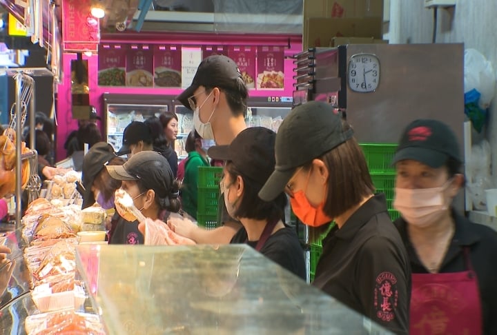 年貨街搶人戰! 網路開「時薪450元」徵才 名店發薪發到手軟