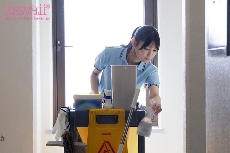 20歲正妹清潔工「本色演出」轉戰暗黑界！她自曝：見男生上廁所會超興奮