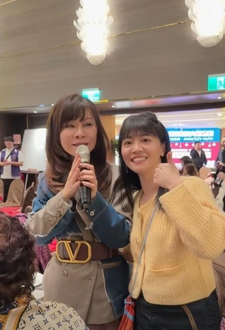 高嘉瑜練新歌同框「台語天后」 開嗓「5字神曲」她秒誇獎：高音沒壓力