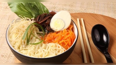 泡麵加蛋也太拜金？公主病標準崩壞　網：現在呼吸都算奢侈了