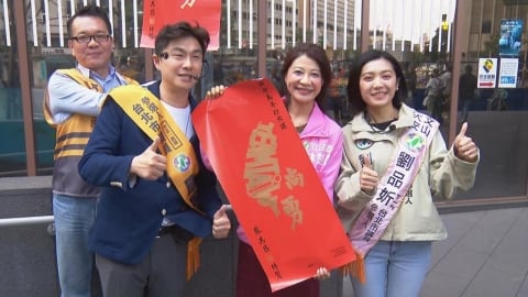 林楚茵帶小雞！攜北市2擬議員參選人發放「台灣尚勇」限定版春聯