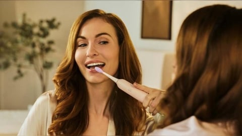 全球首創「同步沖刷」電動牙刷1/26強勢登台　台日美牙醫推薦全面口腔清潔最新機型