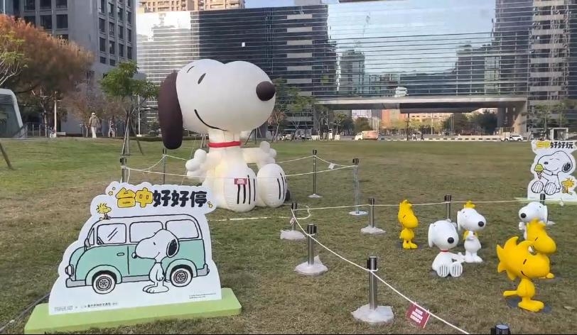 史努比陪你過馬路！　台中「超萌創新號誌」曝光　遊客大讚：好生動