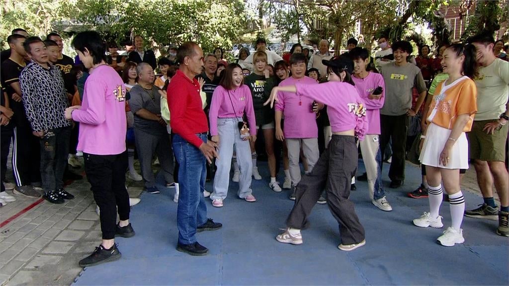 「樂齡組跳舞賽」胡瓜跳舞出題馬上忘記動作！鄉親媽媽神還原舞蹈過關