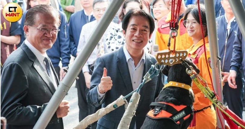 總統賴清德（中）在關稅談判中與談判代表保持電話暢通。（圖／黃耀徵攝）