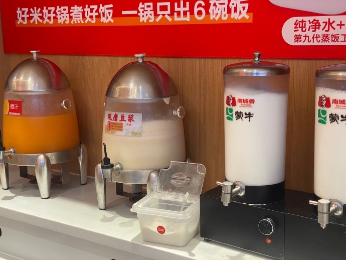 中國窮鬼餐廳「13元爽吃到飽」！進軍台灣「恐稱霸餐飲業？」兩派吵翻：還真不敢