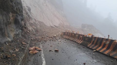 別上山！北橫明池路段落石坍方　雙向交通全面中斷