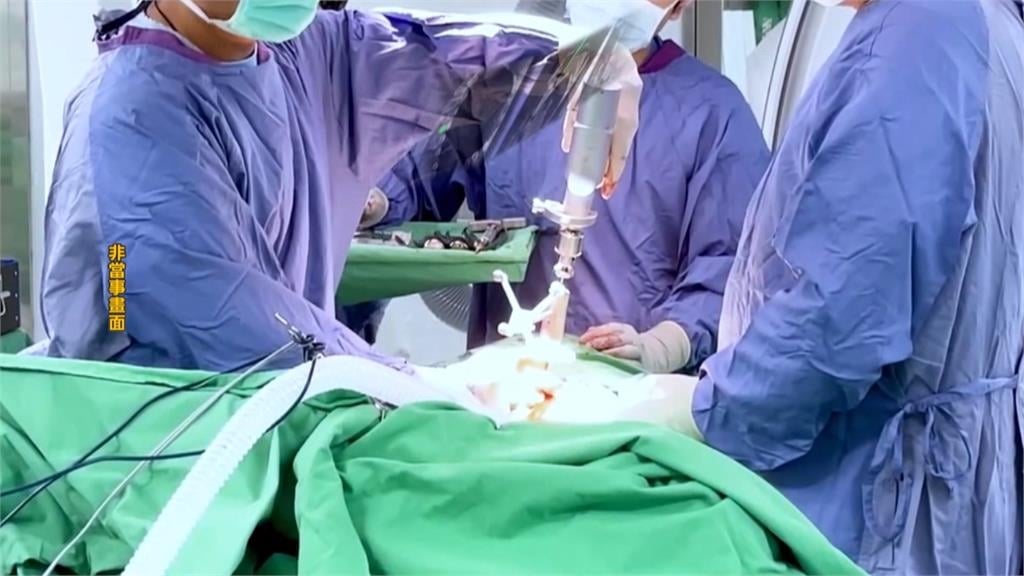 台中榮總爆「廠商代開刀」至少180人受害！網紅醫遭停職「親吐10字」全說了