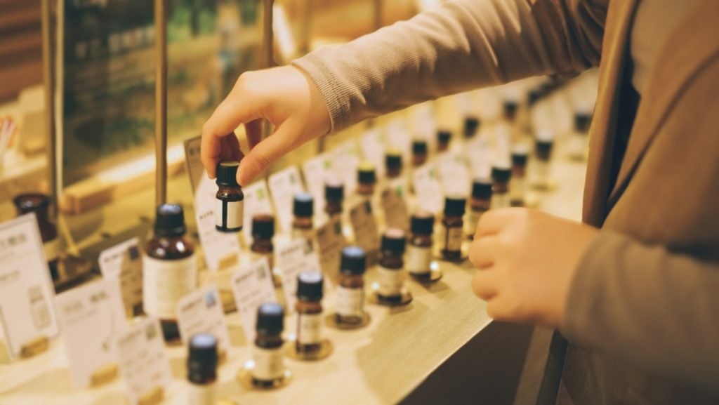 專家瘋傳精油避雷購買指南：掌握「三大核心指標」協助辨識精油標示與品質資訊！