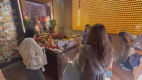 盼月老"牽紅線"! 粉絲供桌擺"偶像周邊"求搶票成功