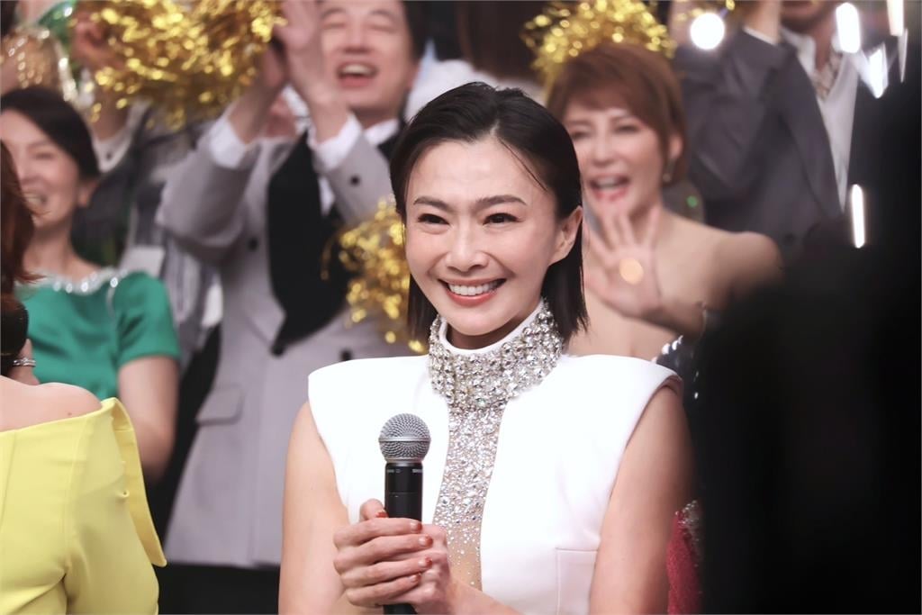 《民視第一發發發》侯怡君每套禮服6位數四個月設計！設計師為了她都躲起來