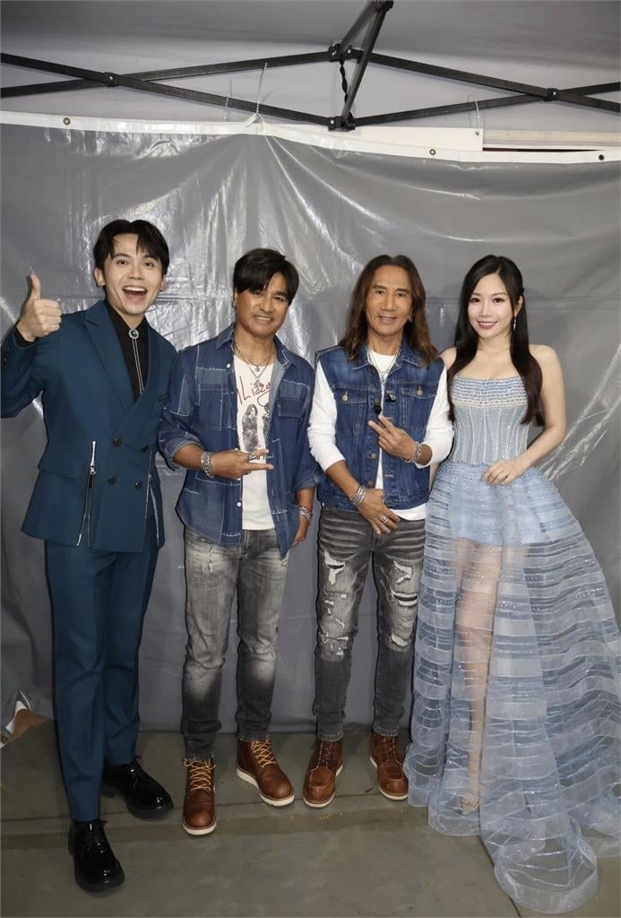  蔡尚樺主持尾牙辣曬「超兇好身材」　薄紗禮服網全看暈大讚「真人版芭比」