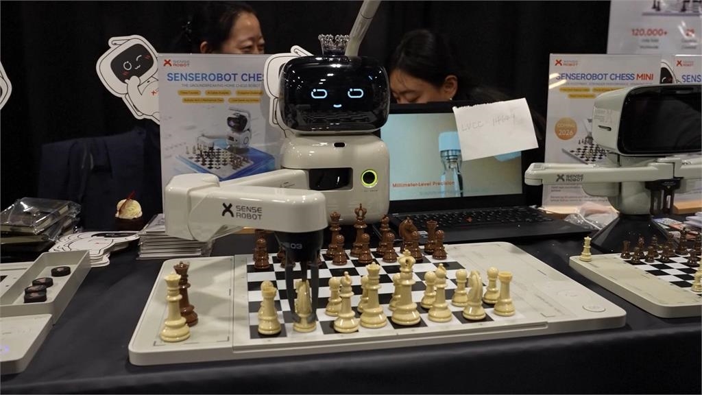 黃仁勳拋AI五層蛋糕理論駁泡沫化　點名電工、營建工年薪六位數美元