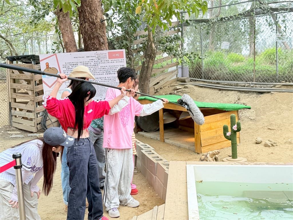 參觀動物園！楊繡惠驚呼「活到60歲第一次知道烏龜在傳宗接代竟然會有聲音！」