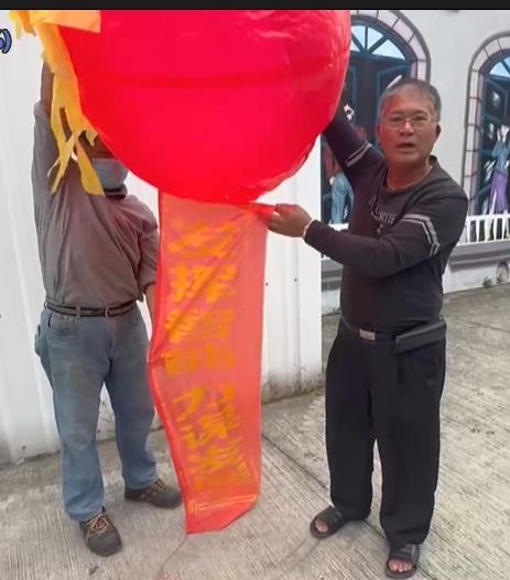 中國「赤化」統戰品? 簡體字巨球害險撞 軍憲警來關心