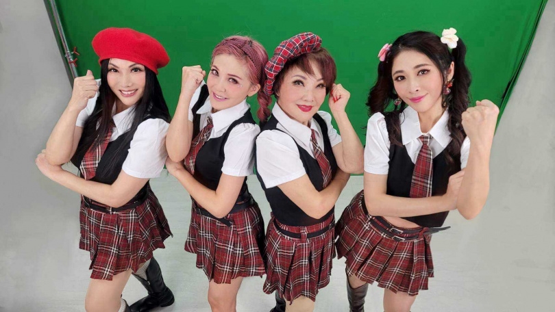 張淳淳（左一）相隔36年組女團，80歲楊燕（右二）也是其中一員。（圖／張淳淳青春學院提供）