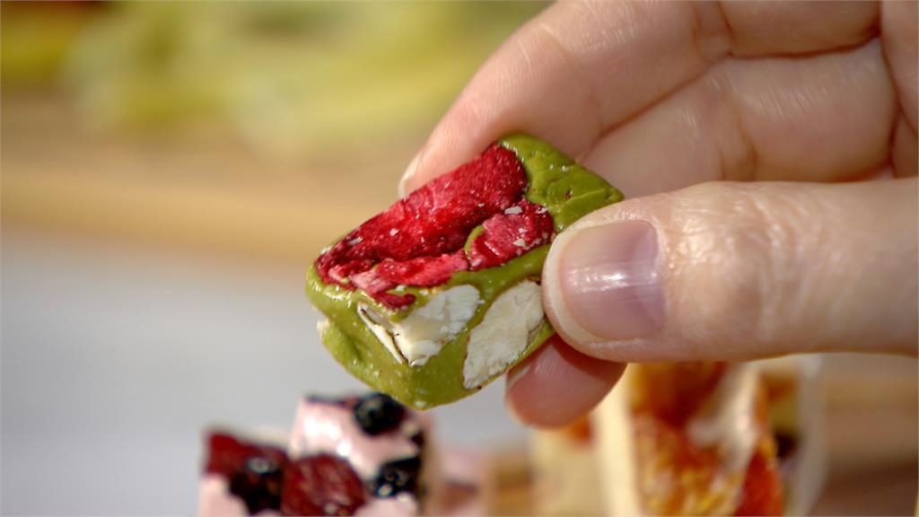 年節伴手禮玩創意！　果乾鋪牛軋糖表面保留酸甜果香