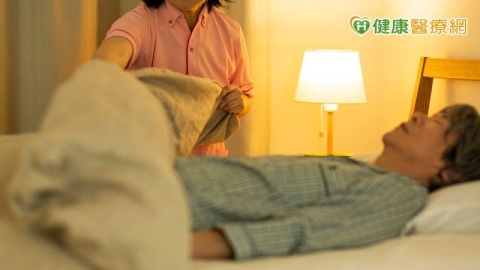 別被抗藥嚇退！EGFR晚期肺癌合併治療開啟新契機　仍能迎向長期控制