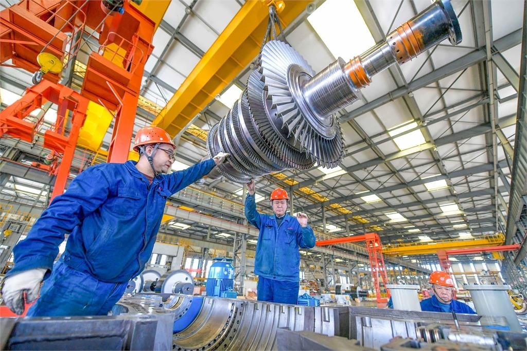 黃仁勳點名「3大職業」成AI時代黑馬!預言「做工的人」年薪將衝破300萬