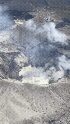 阿蘇火山口「超清晰綠湖泊」震撼曝光！台人憶「環繞經驗」：真的是用命去賭