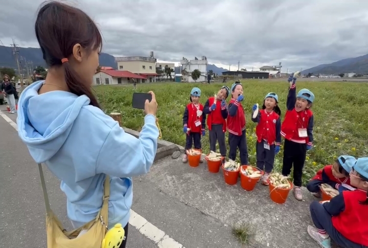 台東"千人蘿蔔季"月底登場 北市幼兒體驗拔蘿蔔