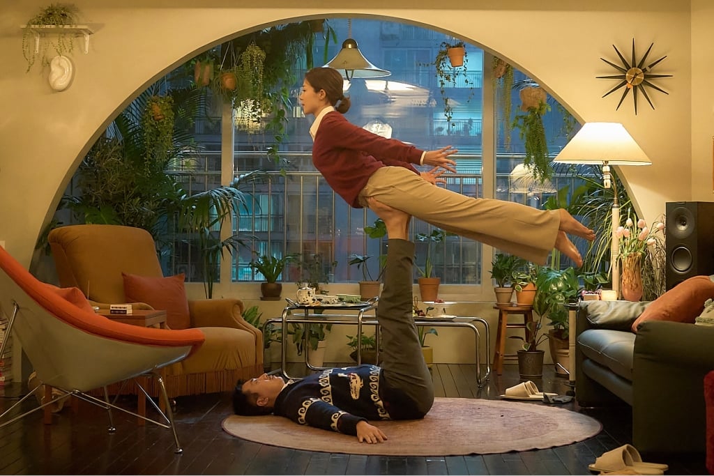 《四人行，不行》尺度狂飆挑戰夫妻極限　李荷妮懷孕拍雙人瑜伽驚傳摔傷 