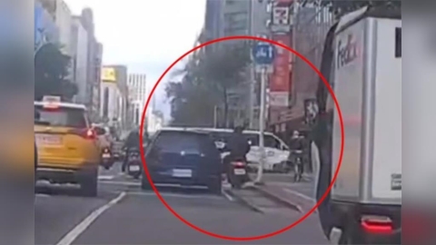 【有片】《三立》採訪車撞進彰化銀行釀3重傷7輕傷　撞擊瞬間畫面曝光　