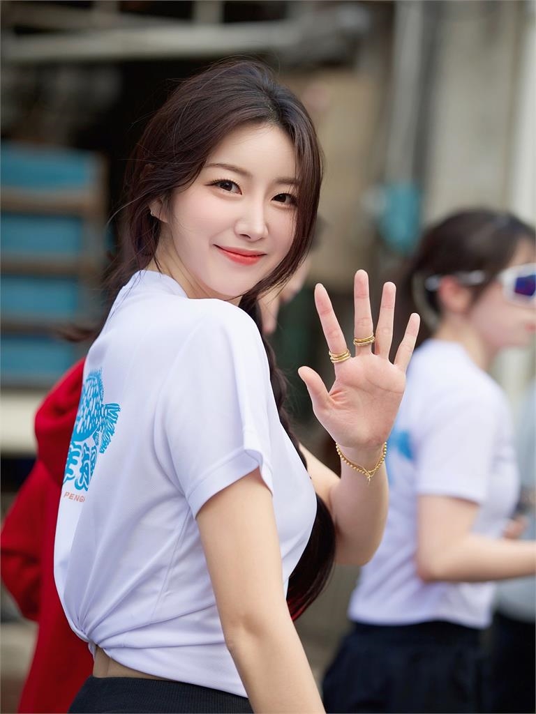 韓籍啦啦隊女神「高清運動片」流出！竟是安芝儇「上衣猛收緊」洩極致曲線