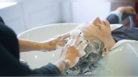 髮廊洗頭較持久？內行人曝「3關鍵」　她實測嗨喊：撐4天不會癢