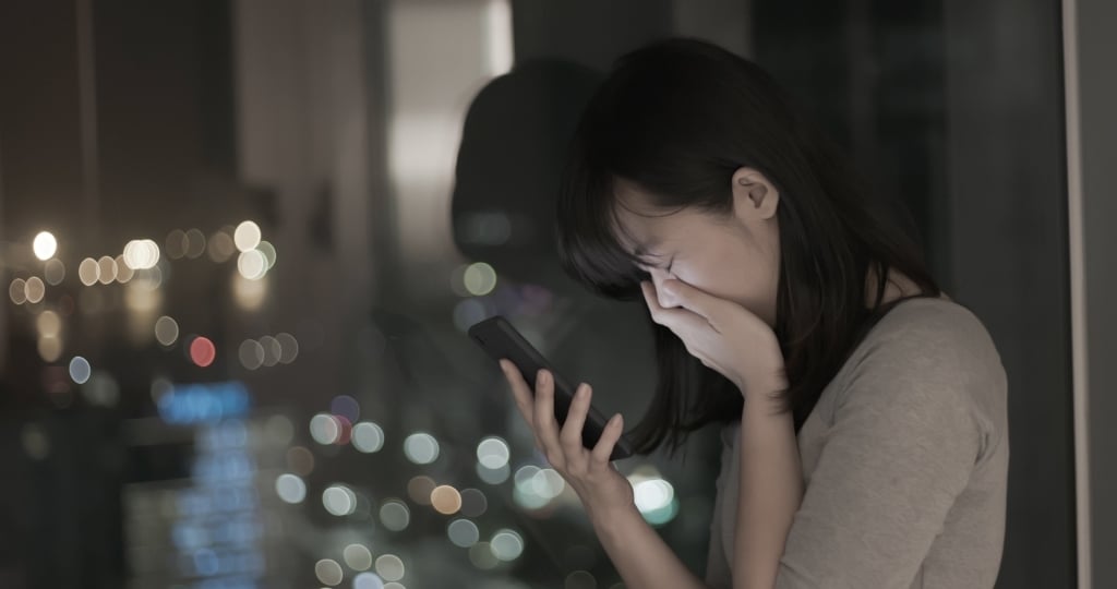 妳變得很會忍耐情緒，明明發現事情不對勁，卻還是為了愛情而忍讓。圖/123RF圖庫