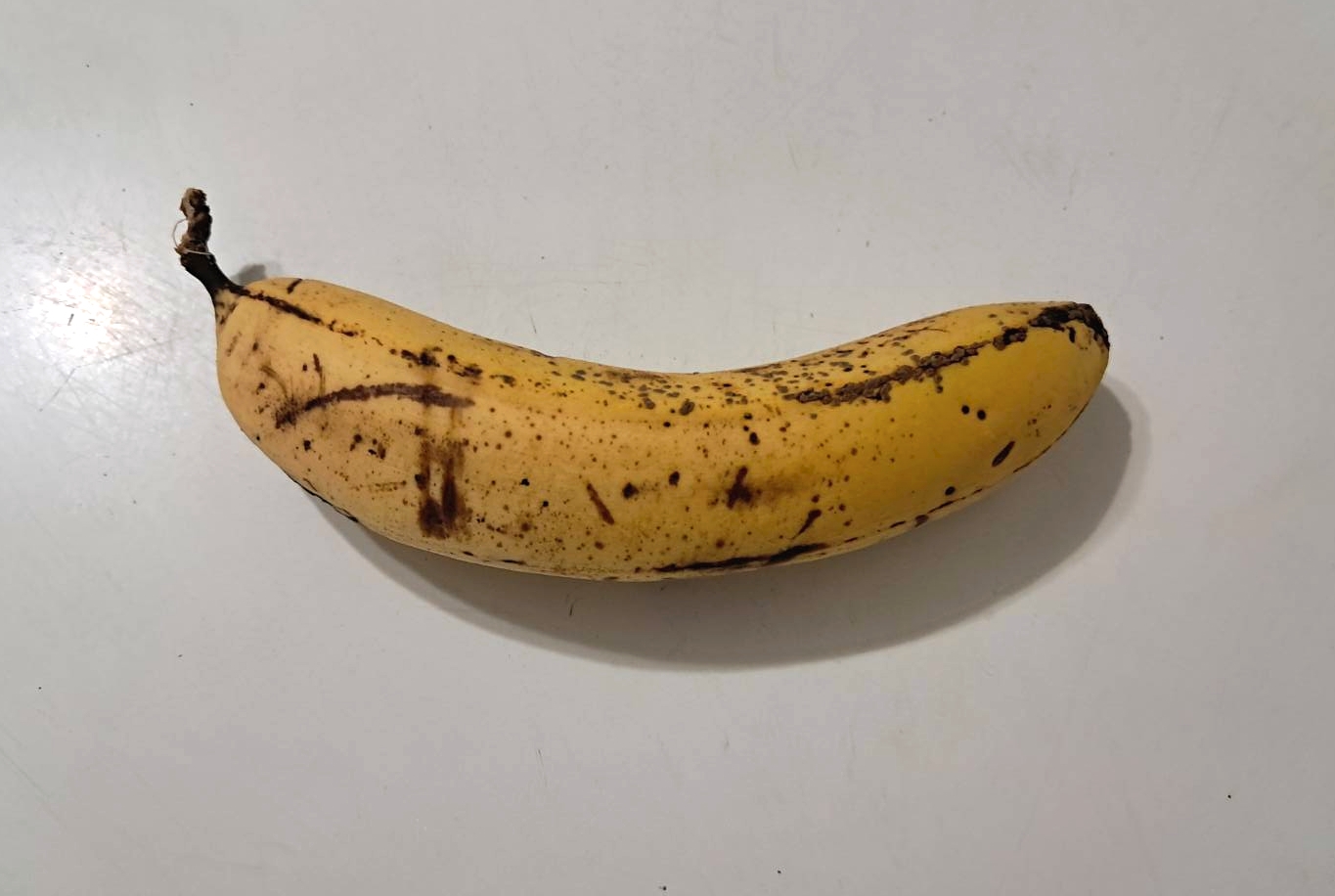 香蕉皮上的黑點，通常只是成熟過程中的自然變化，代表香蕉很甜。圖/李明真拍攝