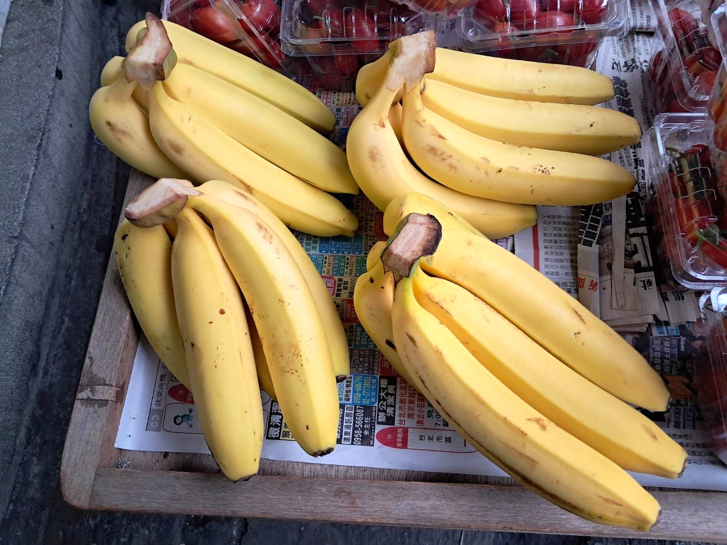 還沒完全熟透的香蕉，其實最適合放在室溫、通風良好的地方，避免陽光直射。圖/李明真拍攝