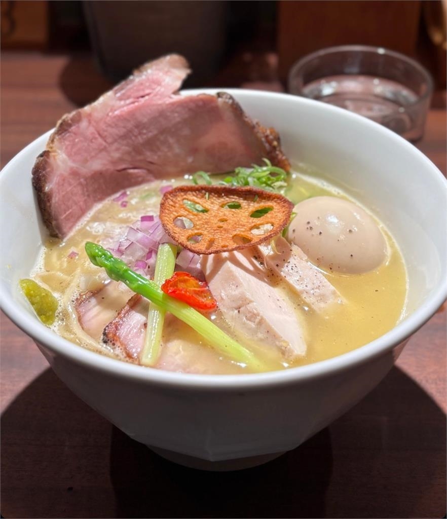知名拉麵店遭爆「湯頭用化學調味」！店家怒發聲明開嗆：肉味無法取代