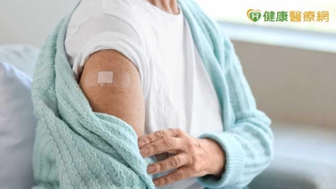 流感就醫人次破10萬！疾管署：流行期要來了　打疫苗先做1事