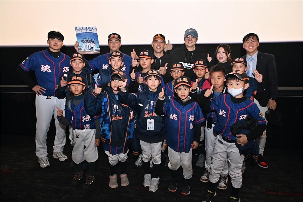 中山扶輪社包廳看"冠軍之路" 逾700人集體進場觀賞!