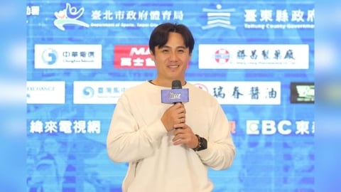 棒球／世界冠軍東園國小獲大聯盟等級紀念球員卡！「台灣轟炸基」陳鏞基現身勉勵小球員