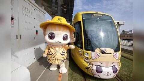 高捷「蜜柑站長」跨界虎將軍　彩繪列車「蜜柑萌虎平安號」開行